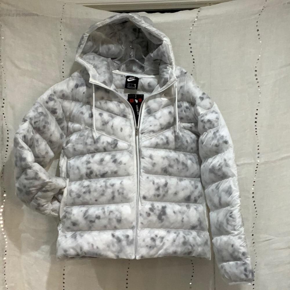 NWT Women’s Nike Puffer Jacket Full-zip Size Small White Grey